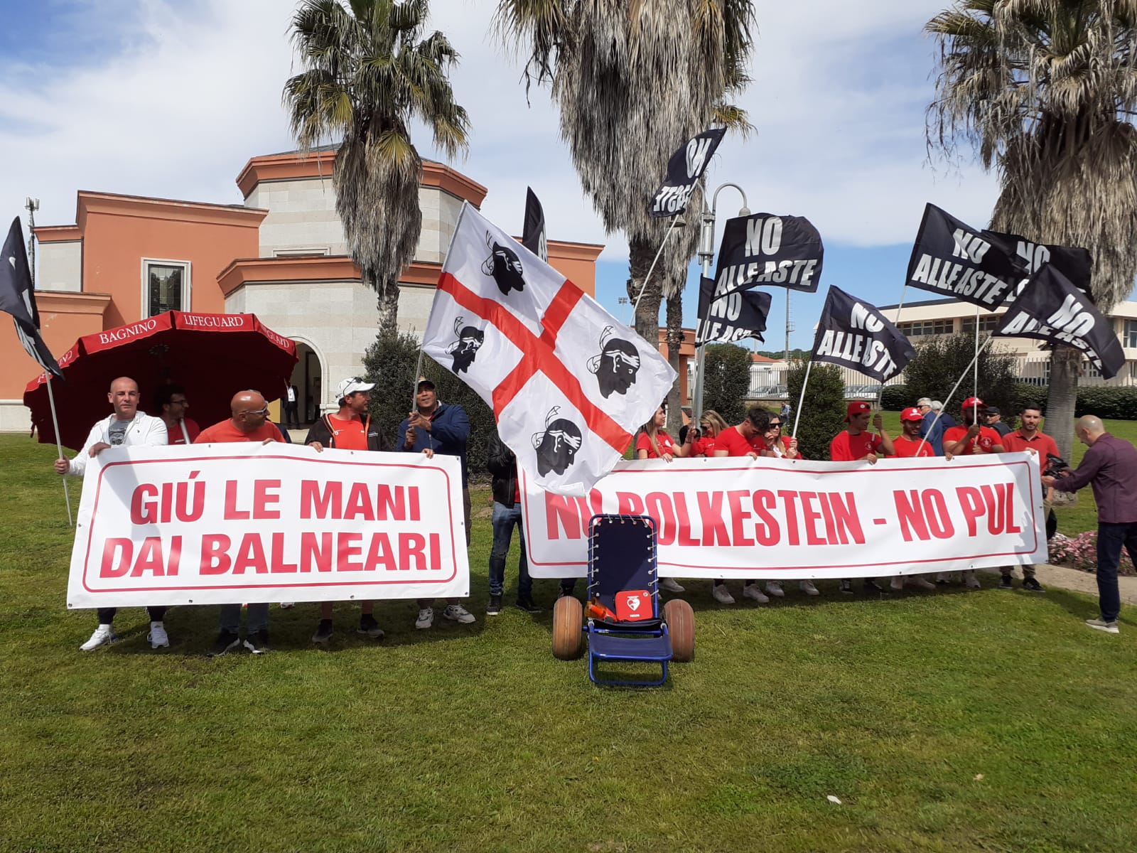 Al momento stai visualizzando La protesta dei balneari al G20 Spiagge, “buio su nostro futuro”