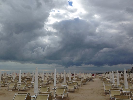 Scopri di più sull'articolo BALNEARI, SIB: MALE IN SPIAGGIA A GIUGNO, CAUSA MALTEMPO PRESENZE DA -15 A -40%