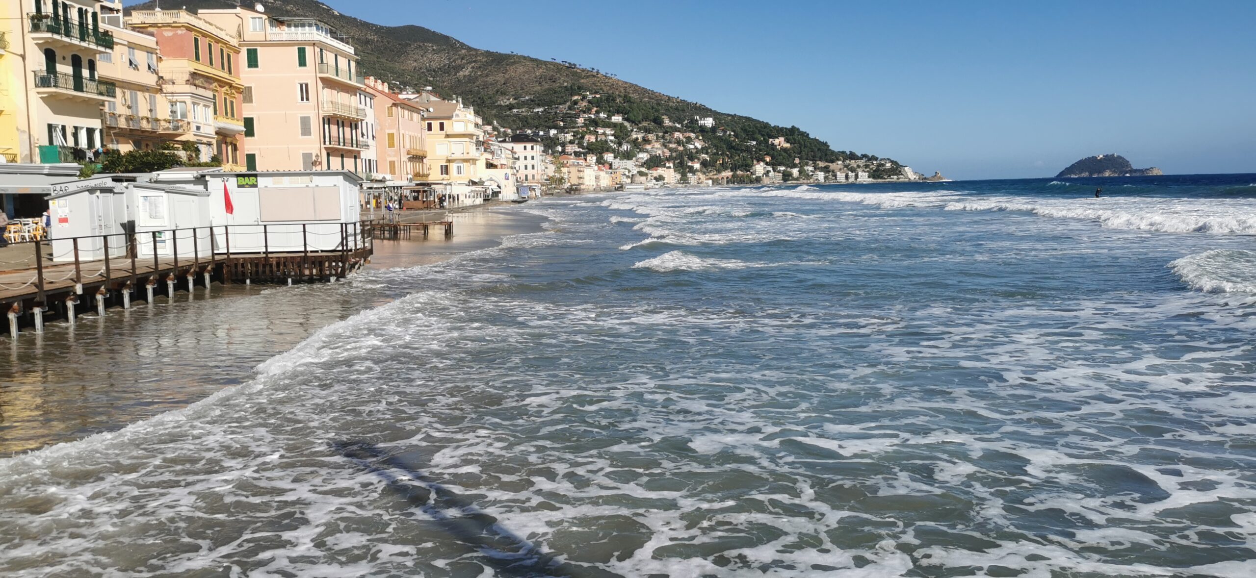 Scopri di più sull'articolo Mareggiate, +Europa: “Si proceda con la Bolkestein nessun aiuto ai balneari”