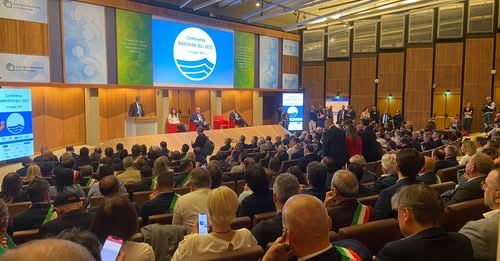 Al momento stai visualizzando Bandiere blu: Fiba Confesercenti, conferma centralità turismo balneare