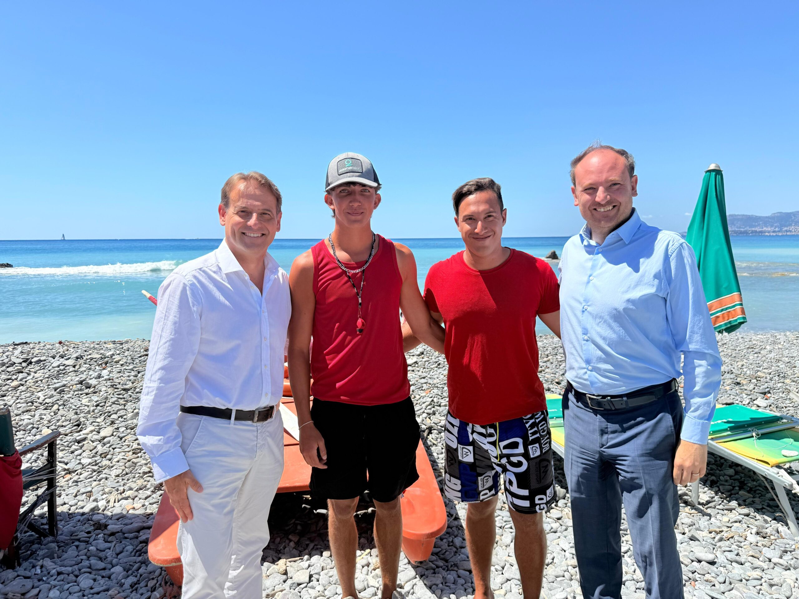 Al momento stai visualizzando Ventimiglia, assessore Scajola incontra i due bagnini che hanno salvato una famiglia di turisti francesi: “Jacopo e Davide orgoglio della nostra Liguria”