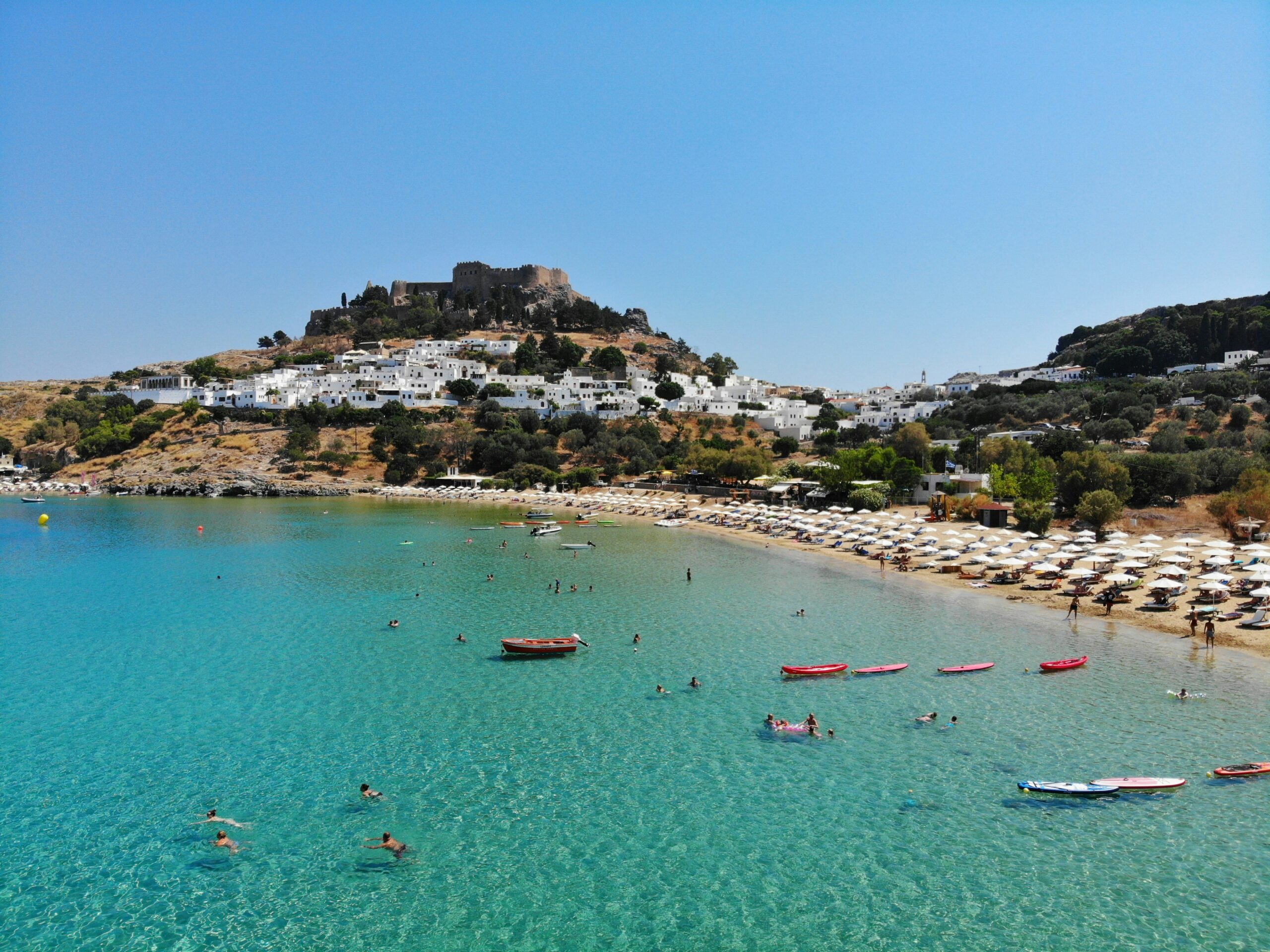 Scopri di più sull'articolo Non retroattività della Bolkestein in Grecia: Il Consiglio di Stato protegge gli investimenti Pre-2009