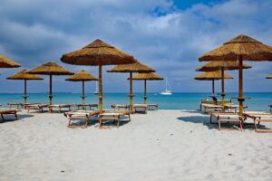 beach, parasol, umbrellas, deck chairs, holiday feeling, umbrella sun, nature, sardinia, sandy beach, vacations, sea, mediterranean, spiaggia di porto giunco